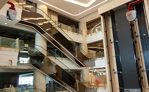 商場(chǎng)安裝軍巡鋪品牌消防水炮場(chǎng)景圖 商場(chǎng)安裝軍巡鋪品牌消防水炮場(chǎng)景圖